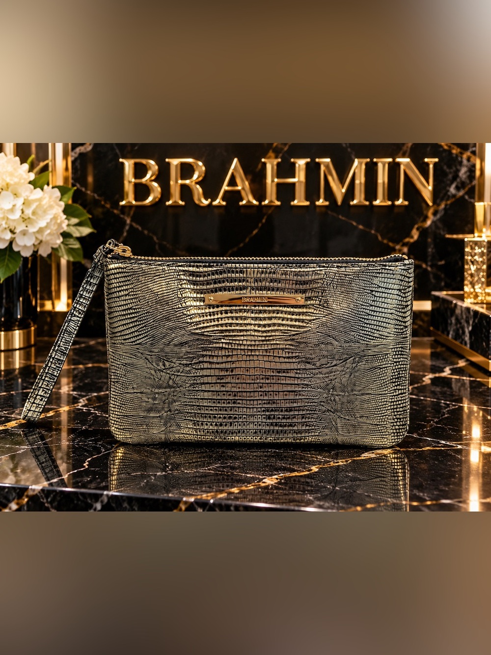 Brahmin Daisy Wristlet - Chrome Melbourne
Metallic Silver Gold Genuine Leather